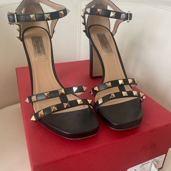 Valentino Garavani Rockstud Sandals - Picture 8 of 16